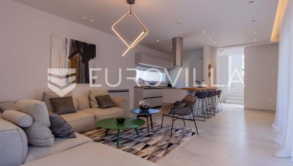 Истрия, Фунтана, современная вилла 180 м² с бассейном и частной парковкой