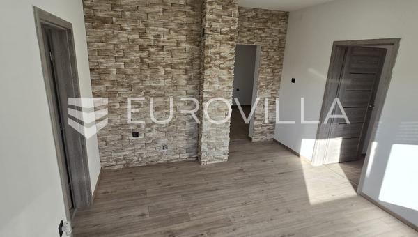 Luzani, Oriovac - Apartamento de Tres Dormitorios Reformado, 62 m²