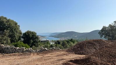 Vinišće, građevinsko zemljište, s pogledom na more