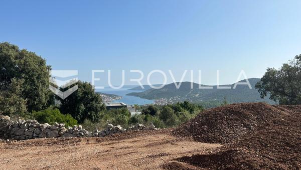 Vinišće, građevinsko zemljište, s pogledom na more