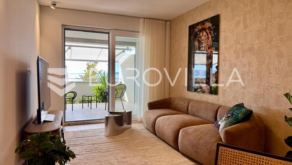 Split, Bel Etage, dizajnerski stan s garažnim mjestom, prvi najam
