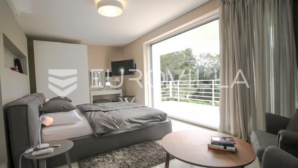 Istria, Rovinj, alquiler a largo plazo de una villa de 250 m² con piscina, 5 dormitorios, a 200 metros del mar.