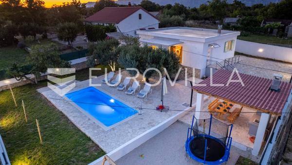 Posedarje, Slivnica, House with swimming pool and established tourist rental