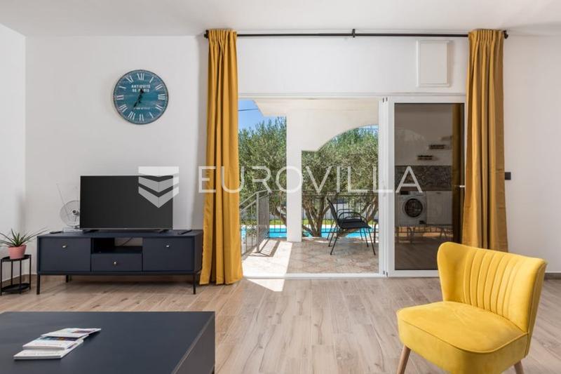 Posedarje, Slivnica, House with swimming pool and established tourist rental - 9