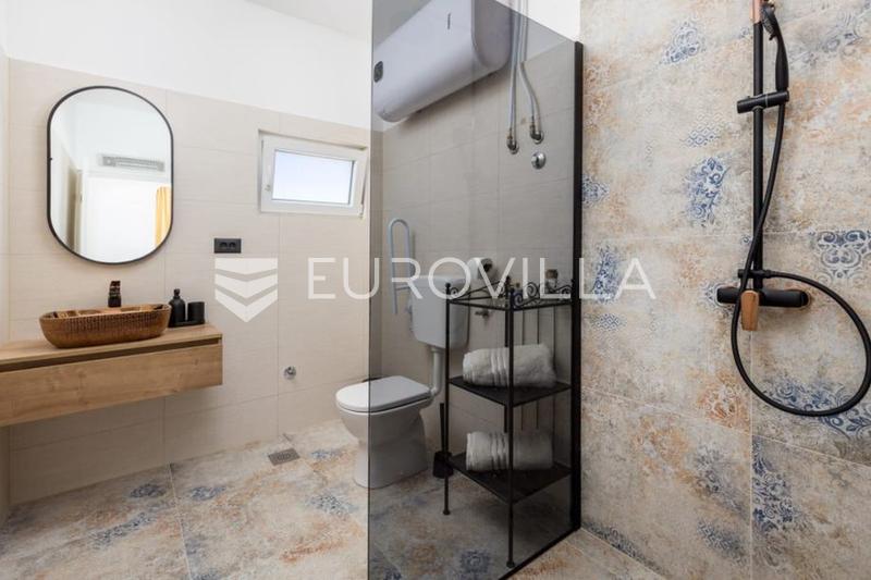 Posedarje, Slivnica, House with swimming pool and established tourist rental - 16