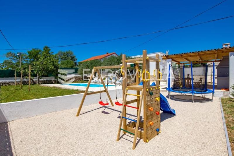 Posedarje, Slivnica, House with swimming pool and established tourist rental - 7