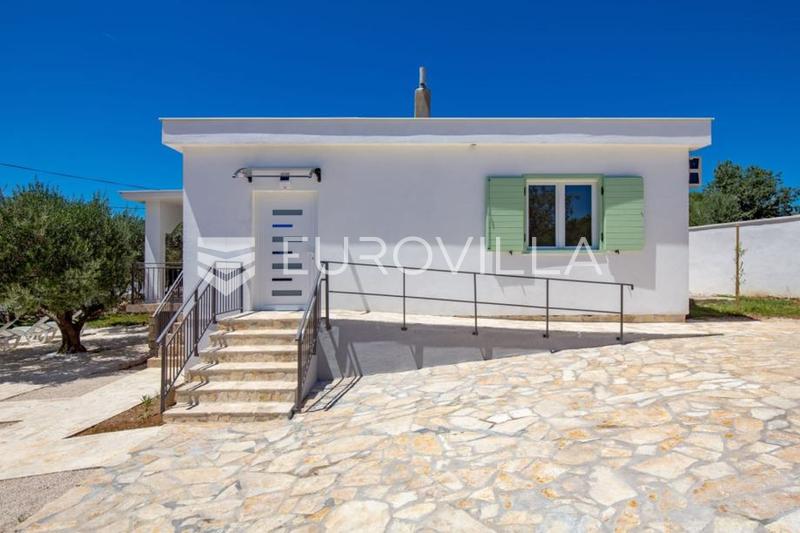 Posedarje, Slivnica, House with swimming pool and established tourist rental - 19