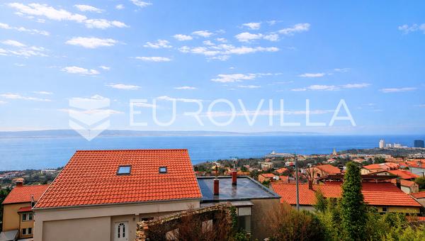 Kostrena, Glavani, peterosobni stan površine 125 m², pogled