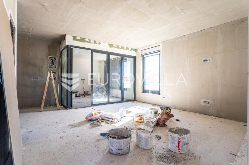 Trogir, functional two-bedroom apartment with a loggia - 2