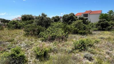 Pag, Mandre, atraktivno građevinsko zemljište površine 662 m²