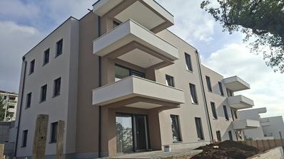 Rijeka, D.Drenova, trosoban stan 104,23 m2, novogradnja s vrtom.