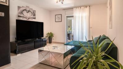 Split, Firule, dvosoban stan 98 m2, terasa, parking, dugoročno
