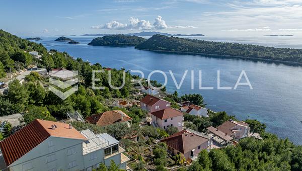 Otok Korčula, Vela Luka, kuća sa 5 apartmana u uvali Karbuni