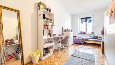 Zagreb, Donji grad, peterosoban građanski stan, 77 m²