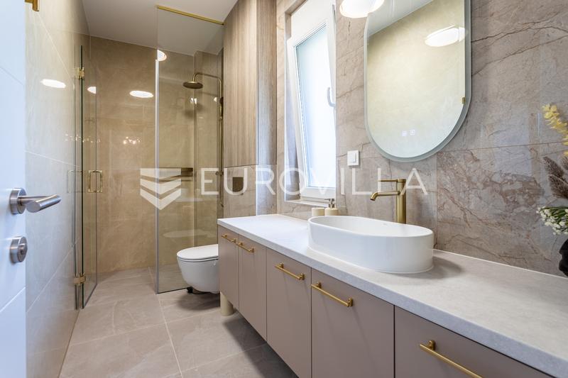 Trogir, Plano - Moradia de design moderna com piscina - 23