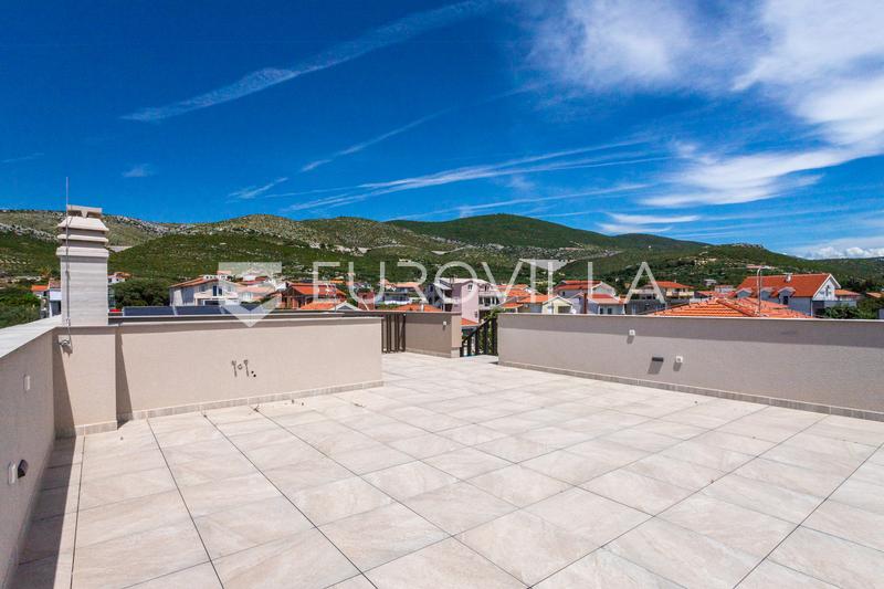 Trogir, Plano - Moradia de design moderna com piscina - 31