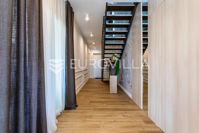 Trogir, Plano - Moradia de design moderna com piscina - 8