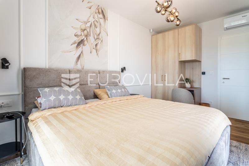 Trogir, Plano - Moradia de design moderna com piscina - 14