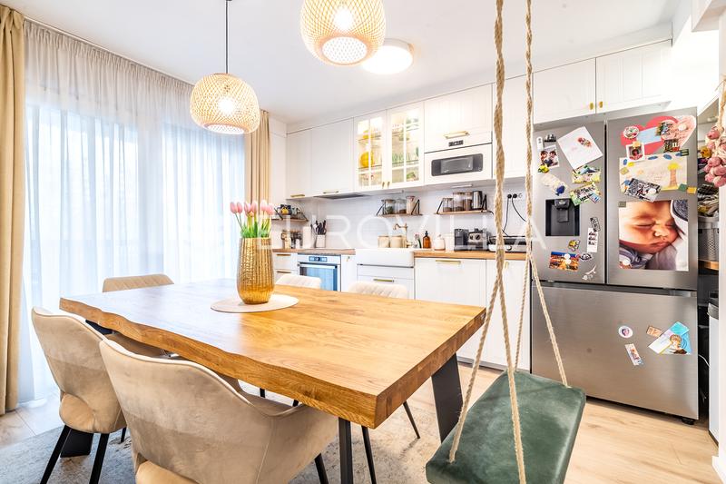 Zagreb, SREDNJACI, beautiful three-bedroom apartment, 2 balconies and storage room, 82 m²