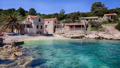 Komiža, Okljucna, wunderschöne Steinvilla in erster Reihe zum Meer