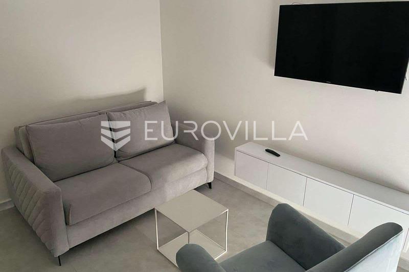 Biograd na Moru, moderan jednosobni stan za dugoročni najam