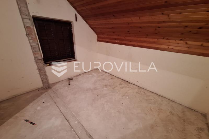 Karlovac, Popović Brdo, hiša 130 m² na parceli 5.250 m² - 3