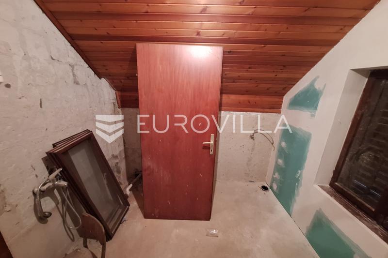 Karlovac, Popović Brdo, hiša 130 m² na parceli 5.250 m² - 5