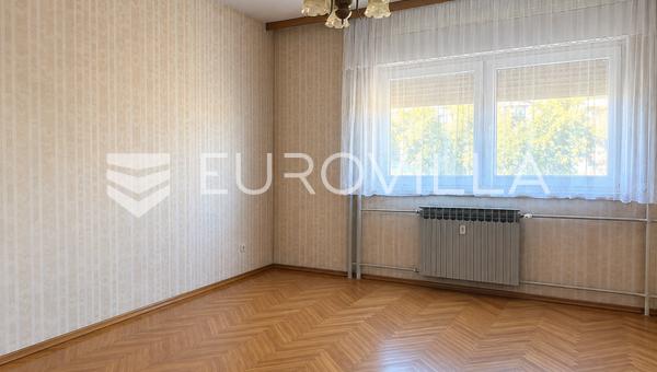 Virovitica, centar, dvosoban stan 63,02 m², renovacija