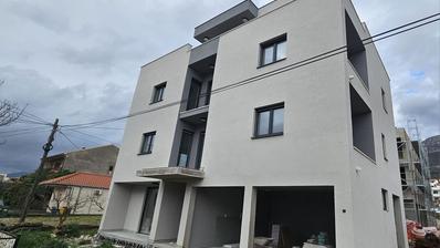 Kaštela, penthous 143 m² trosoban stan s teresaom i garažom