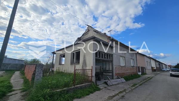En venta: Parcela en Josipovac - 610 m² con casa existente para demolición o renovación