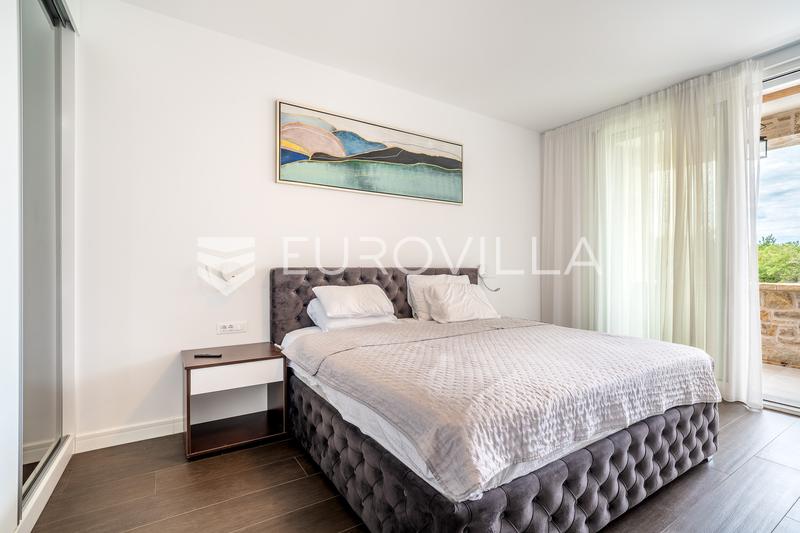 Zadar, Žerava - Luxury Stone Villa of Approx. 360 m², 5 En-Suite Bedrooms, Heated Infinity Pool - 3