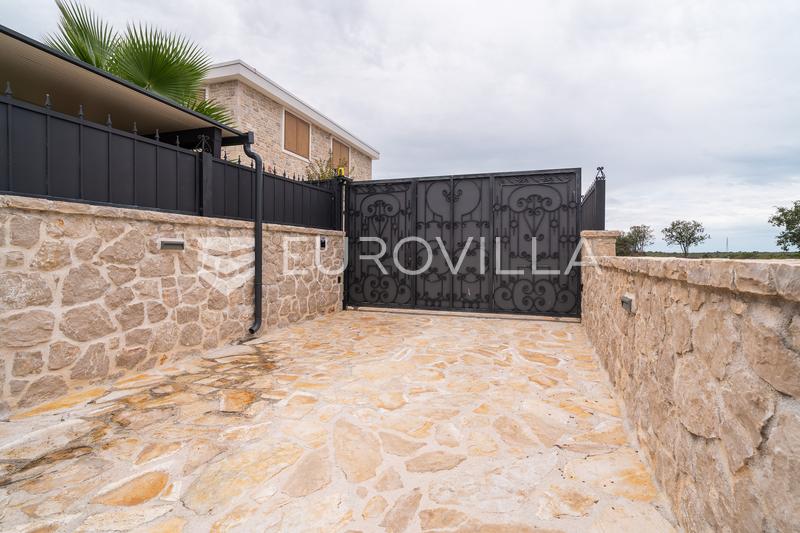 Zadar, Žerava - Luxury Stone Villa of Approx. 360 m², 5 En-Suite Bedrooms, Heated Infinity Pool - 43