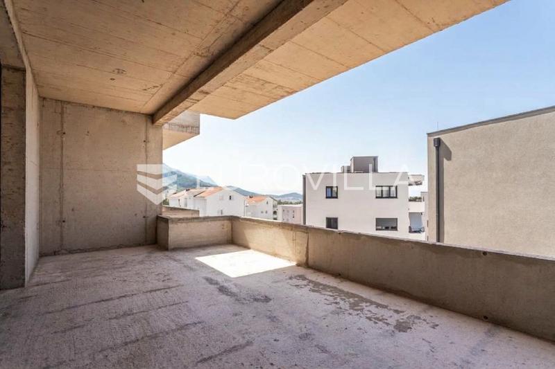 Makarska, nach Süden ausgerichtete Zweizimmerwohnung im zweiten Stock eines Neubaus - 1