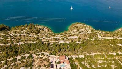 Šibenik, Martinska, poljoprivredno zemljište prvi red do mora, 20394 m²