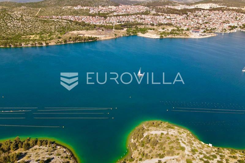 Šibenik, Martinska, agricultural land first row to the sea, 20394 m²