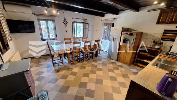 Karlovac, Zadobarje, ház 225 m², felújított, teljesen felszerelt