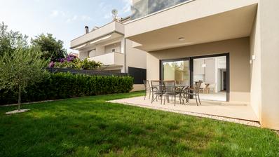 Zadar, Kožino, modern two-bedroom apartment with a garden in an excellent location