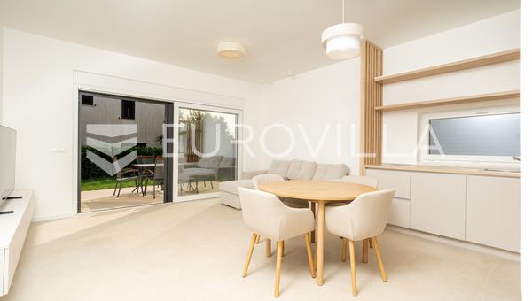 Zadar, Kožino, modern two-bedroom apartment with a garden in an excellent location