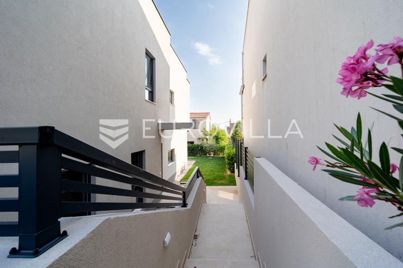 Zadar, Kožino, modern two-bedroom apartment with a garden in an excellent location - 27