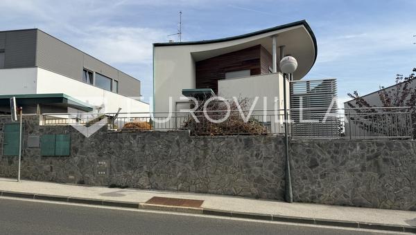 Zagreb, Pantovčak, a luxury villa with a pool and panoramic view