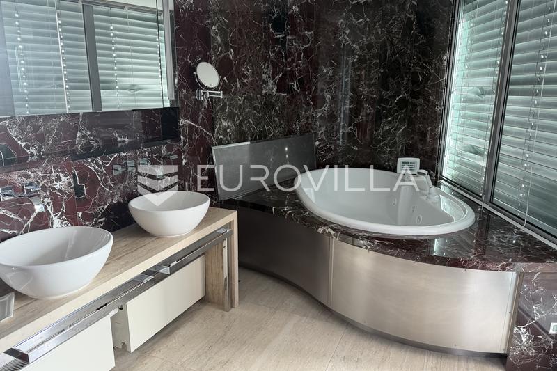 Zagreb, Pantovčak, a luxury villa with a pool and panoramic view - 5