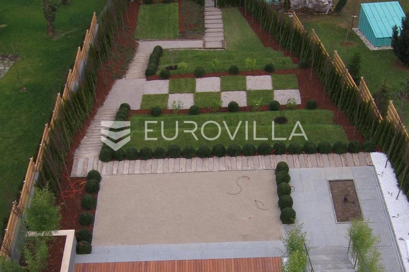 Zagreb, Pantovčak, a luxury villa with a pool and panoramic view - 12