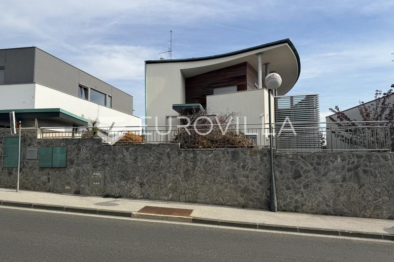 Zagreb, Pantovčak, a luxury villa with a pool and panoramic view - 1