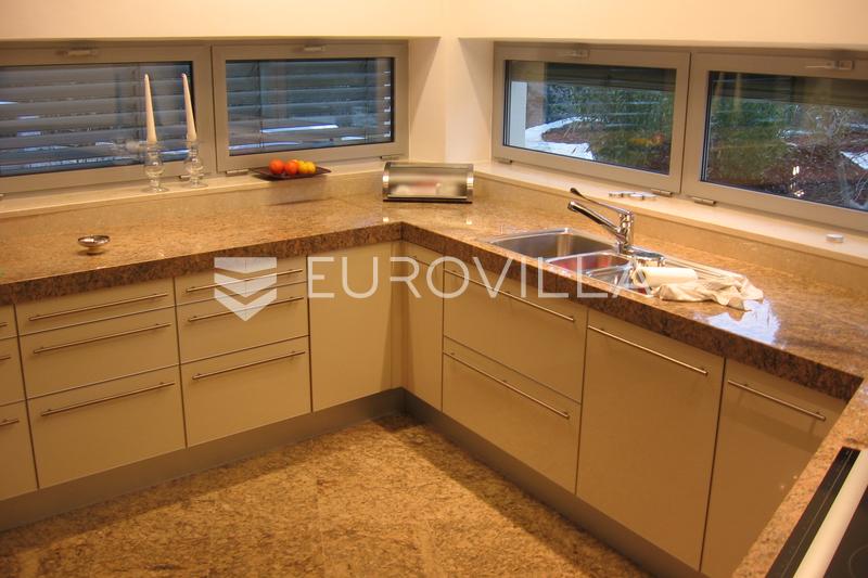 Zagreb, Pantovčak, a luxury villa with a pool and panoramic view - 8