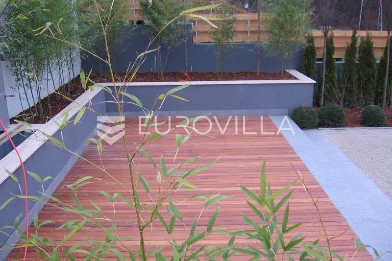 Zagreb, Pantovčak, a luxury villa with a pool and panoramic view - 11