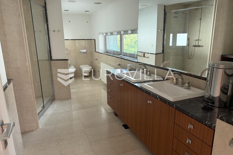 Zagreb, Pantovčak, a luxury villa with a pool and panoramic view - 4