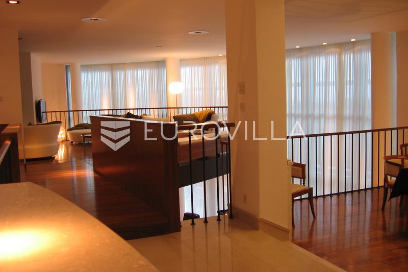 Zagreb, Pantovčak, a luxury villa with a pool and panoramic view - 2