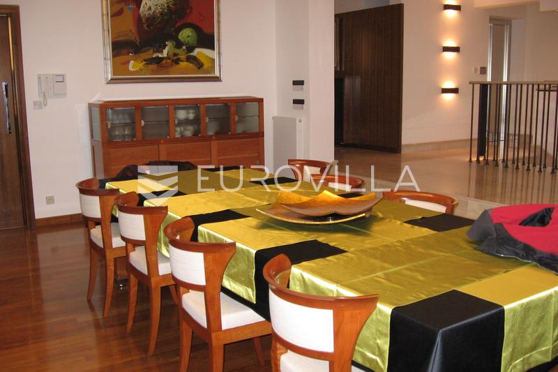 Zagreb, Pantovčak, a luxury villa with a pool and panoramic view - 3