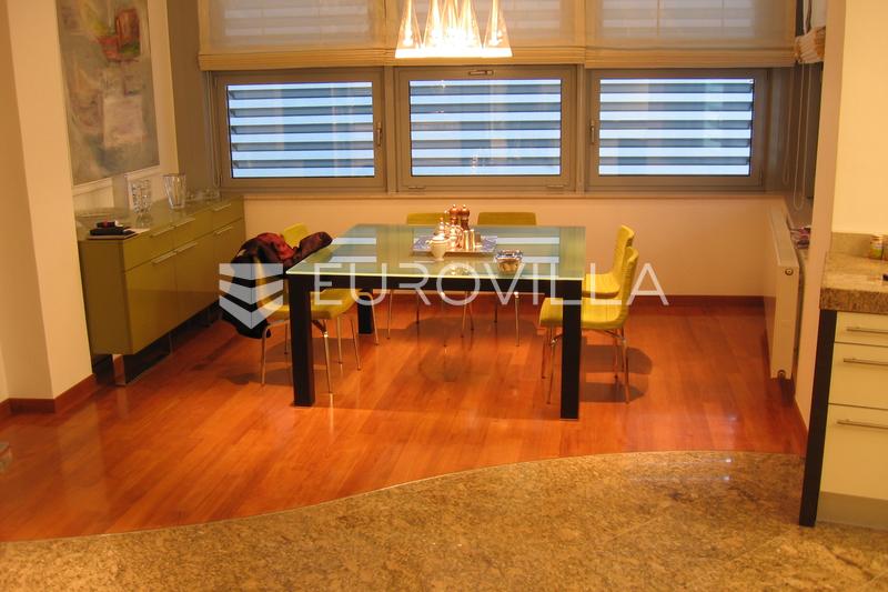 Zagreb, Pantovčak, a luxury villa with a pool and panoramic view - 7
