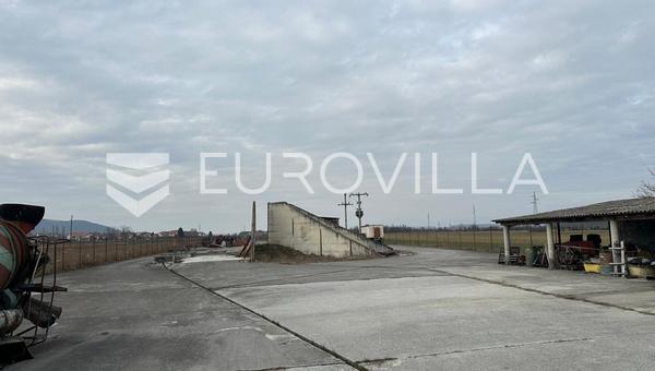 Pleternica, skladišni prostor i radionica 223 m² na parceli 6000 m²